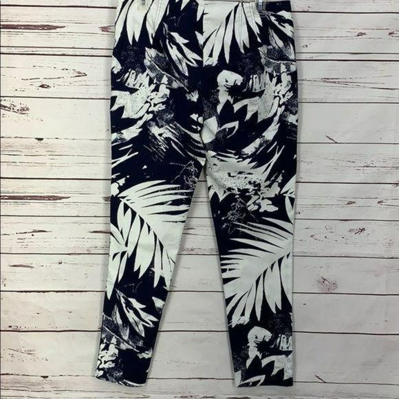 Vince Camuto Navy Blue White Sz 6 Tropical Leafs capri pull on pantsd‎ - Picture 3 of 8